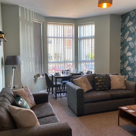 Blackpool Sleepover Apartment 1 Free Parking Sleeps 6 Bagian luar foto